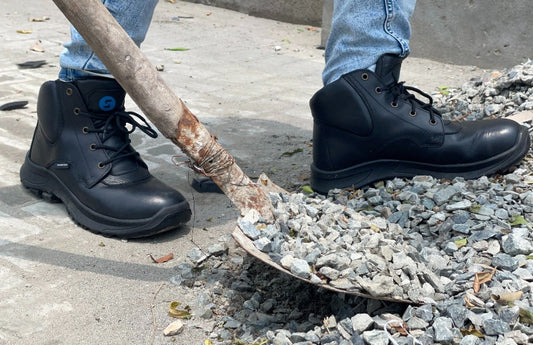 Steel Toe vs. Composite Toe Shoes – Which Is Right for Your Workforce?
